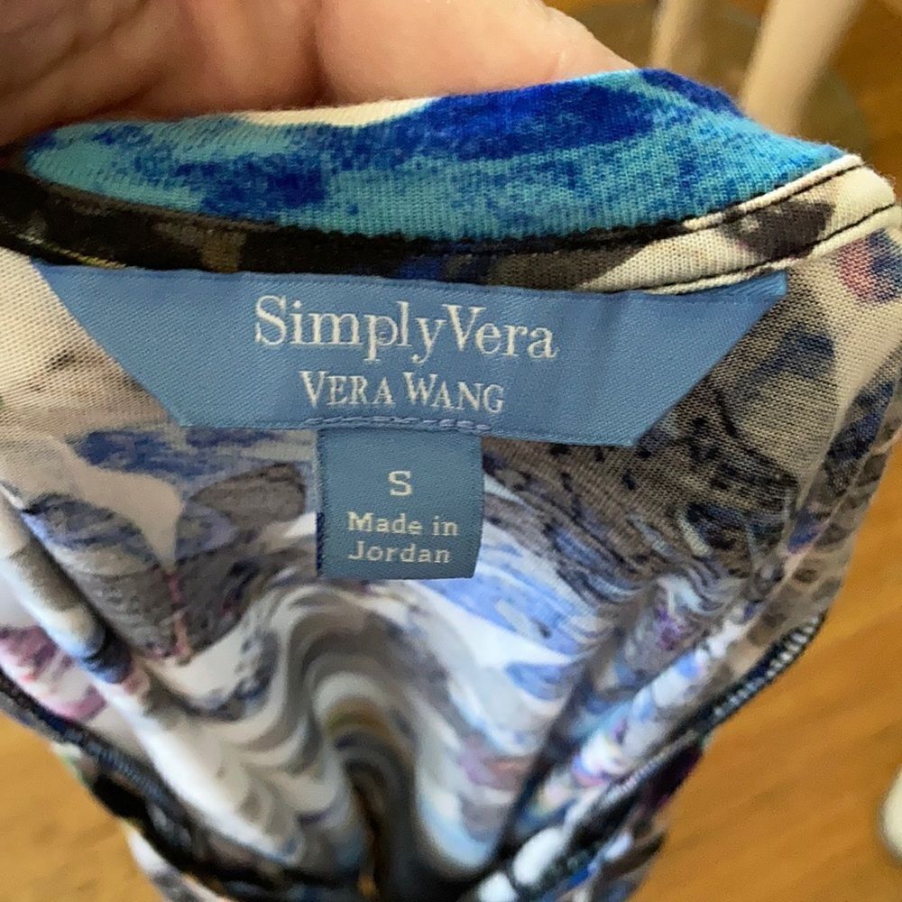 3/$20 Simply Vera Vera Wang Flowy Tank Top - Picture 6 of 8
